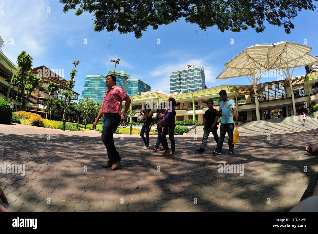 I visitatori a Ayala Center terrazze Cebu Filippine Foto Stock
