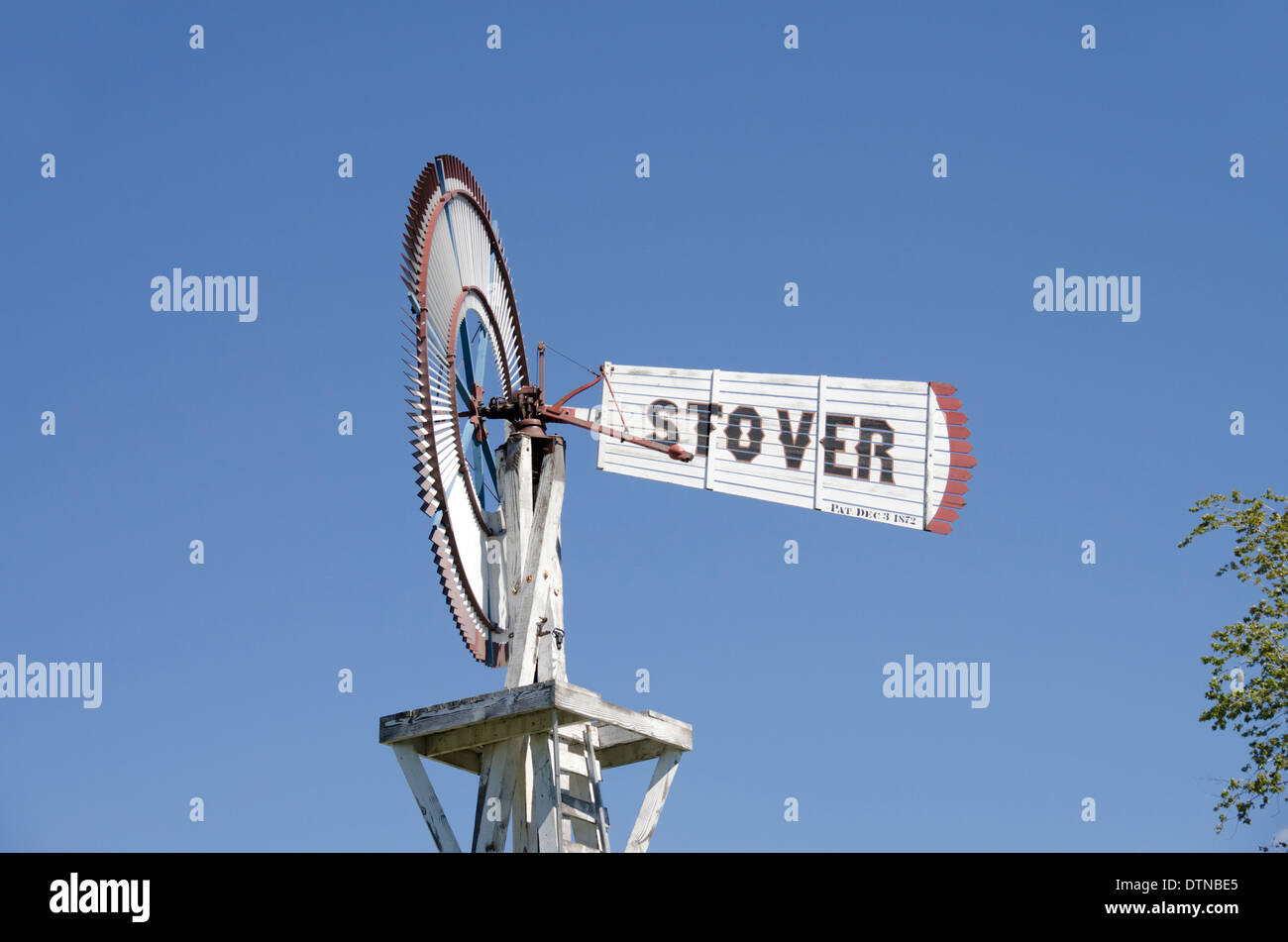 Michigan, Dearborn. Greenfield Village, Pietra Miliare Storica Nazionale. Classic Vintage il mulino a vento di Stover. Foto Stock