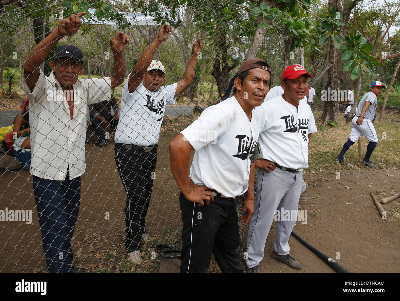 Villaggio di baseball gioco, isola di Ometepe Nicaragua Foto Stock