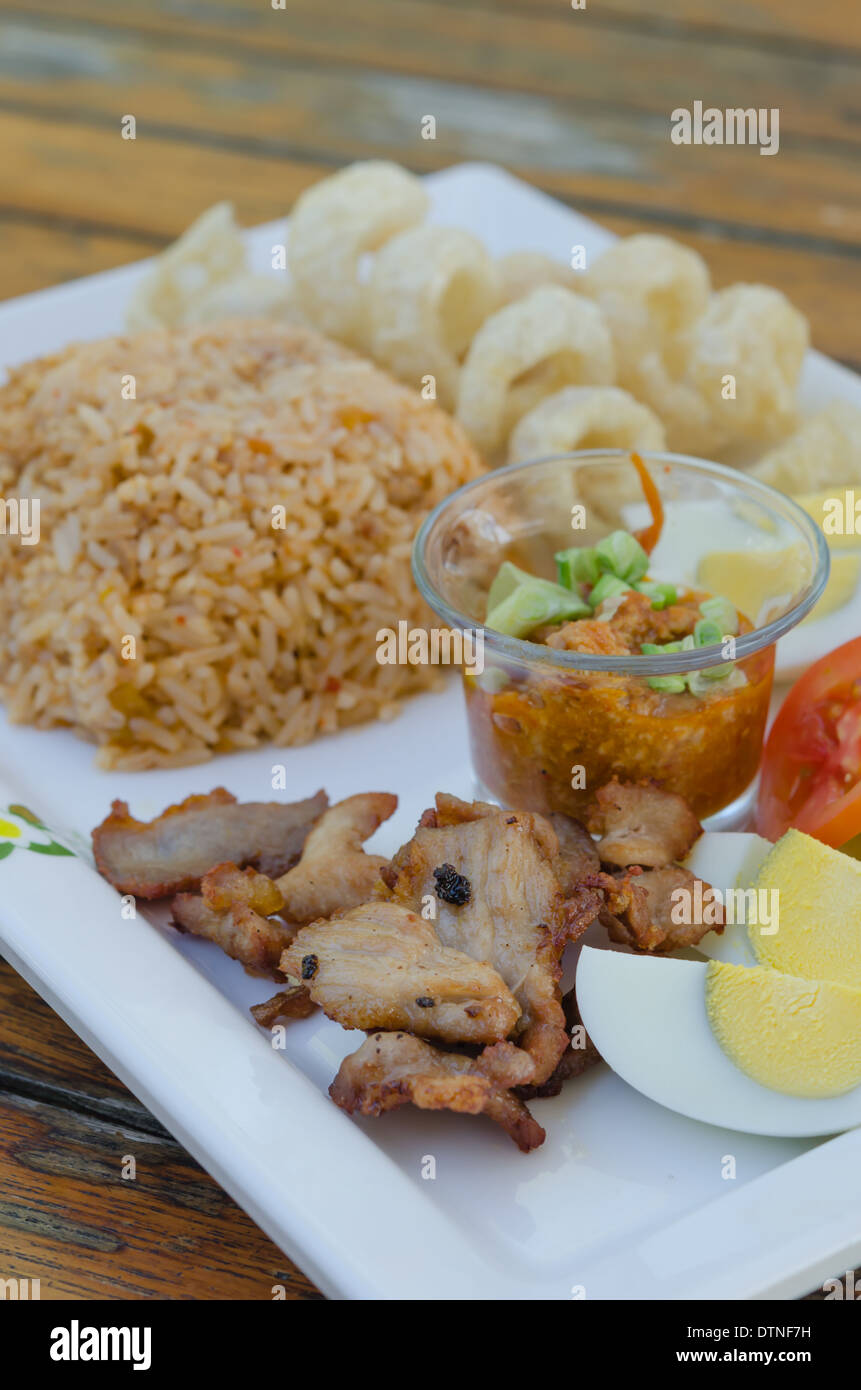 Cucina asiatica - Riso saltato con verdure e carne Foto Stock