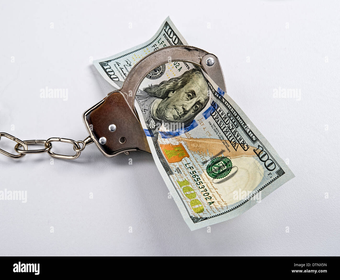 Contanti duri freddi in freddo acciaio manette. Foto Stock