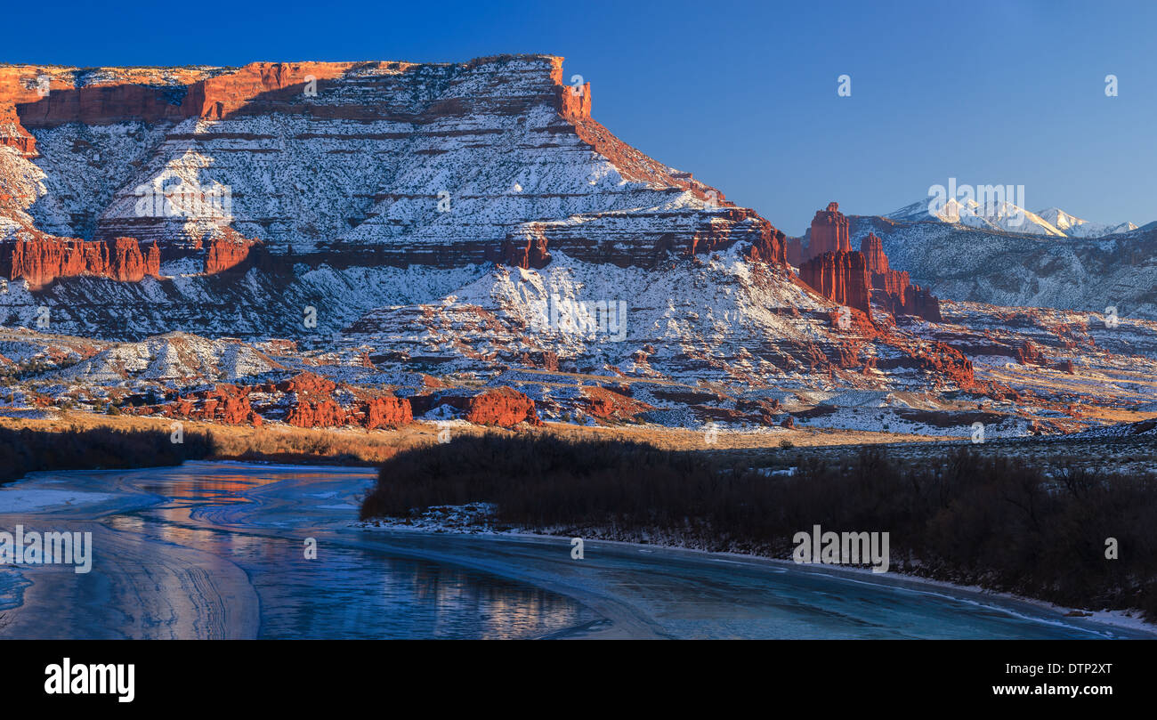 Tramonto in inverno presso le torri di Fisher, vicino a Moab, Utah - USA Foto Stock