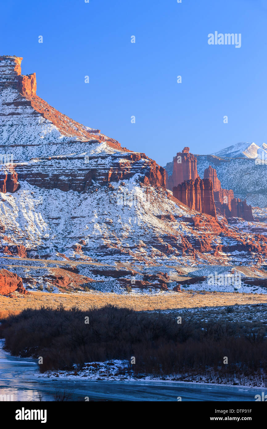 Tramonto in inverno presso le torri di Fisher, vicino a Moab, Utah - USA Foto Stock