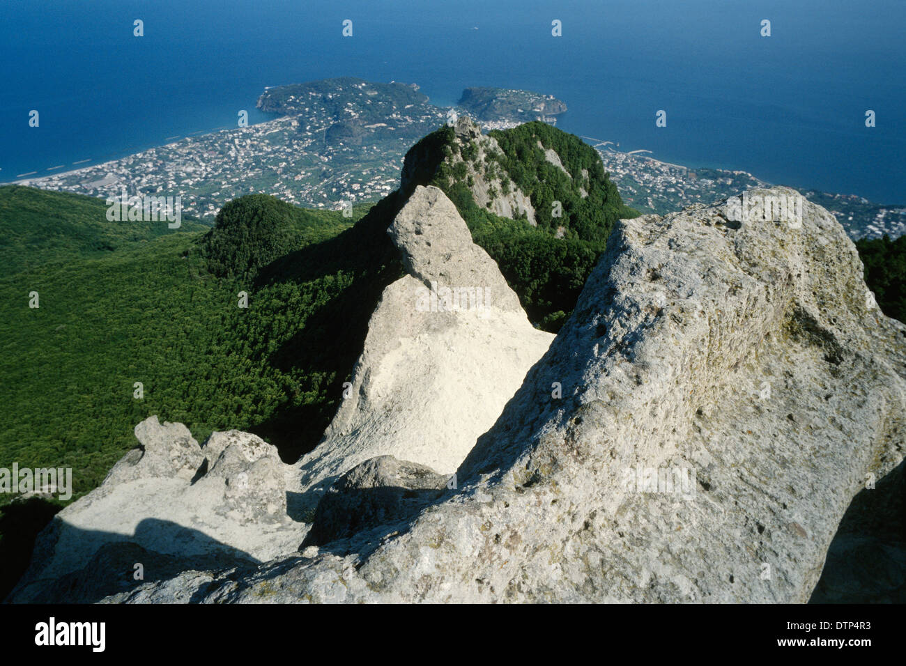 Ischia, Italia. Vista dalla cima del Monte Epomeo. Foto Stock