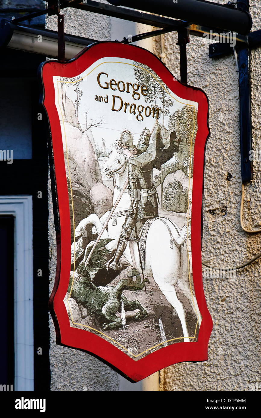 Un appeso George and Dragon pub segno. Foto Stock