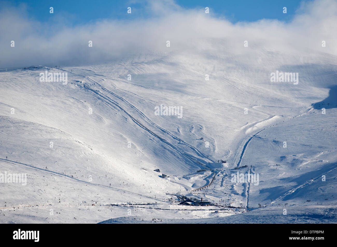 Cairngorm Mountain ski area Aviemore in Inverno Condizioni neve SCO 9012. Foto Stock