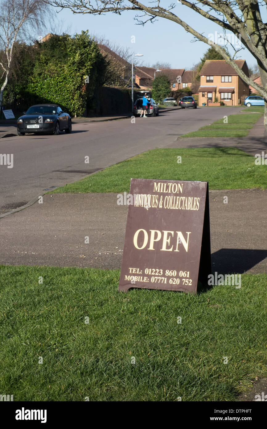 Milton village antiquariato & collezionismo segno Milton Foto Stock