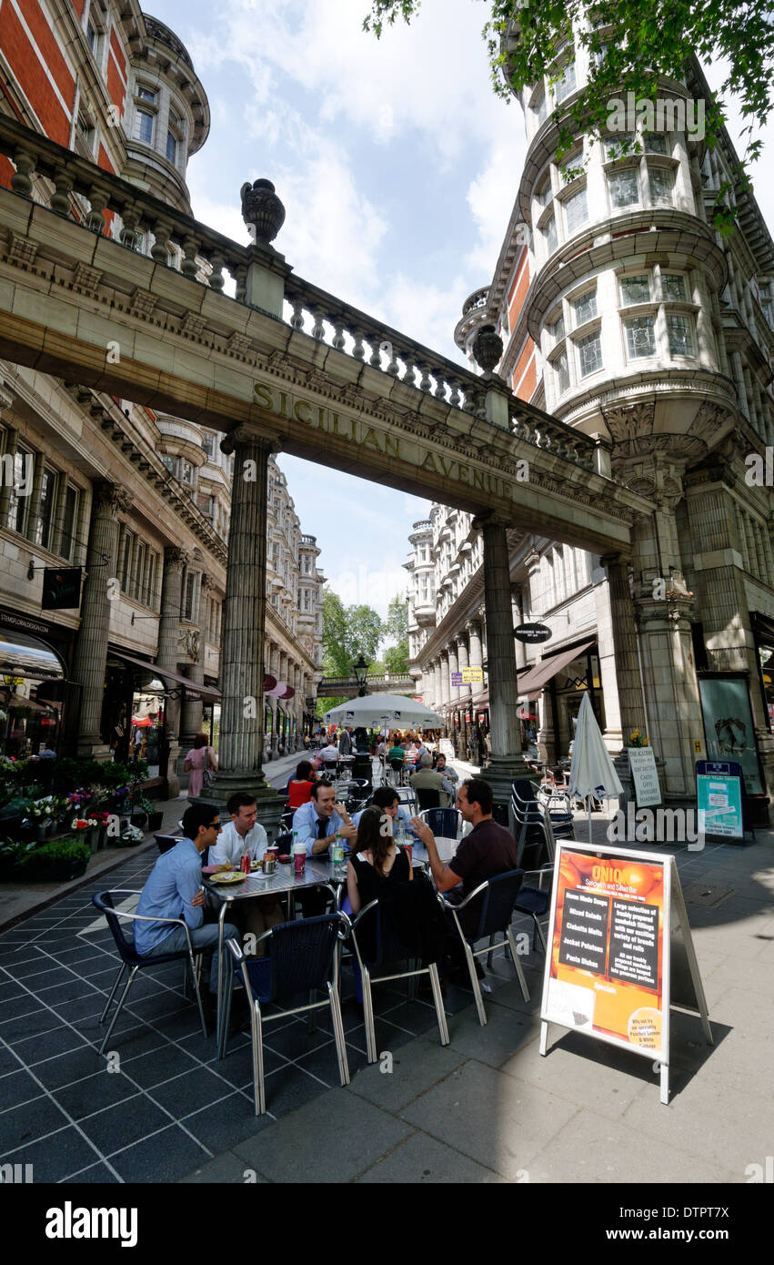 Il siciliano Avenue nel quartiere di Bloomsbury, Londra Foto Stock