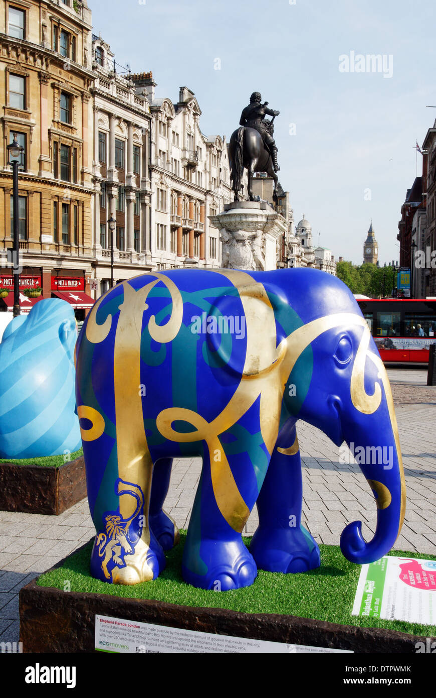 Colorate sculture di elefanti a Londra Foto Stock