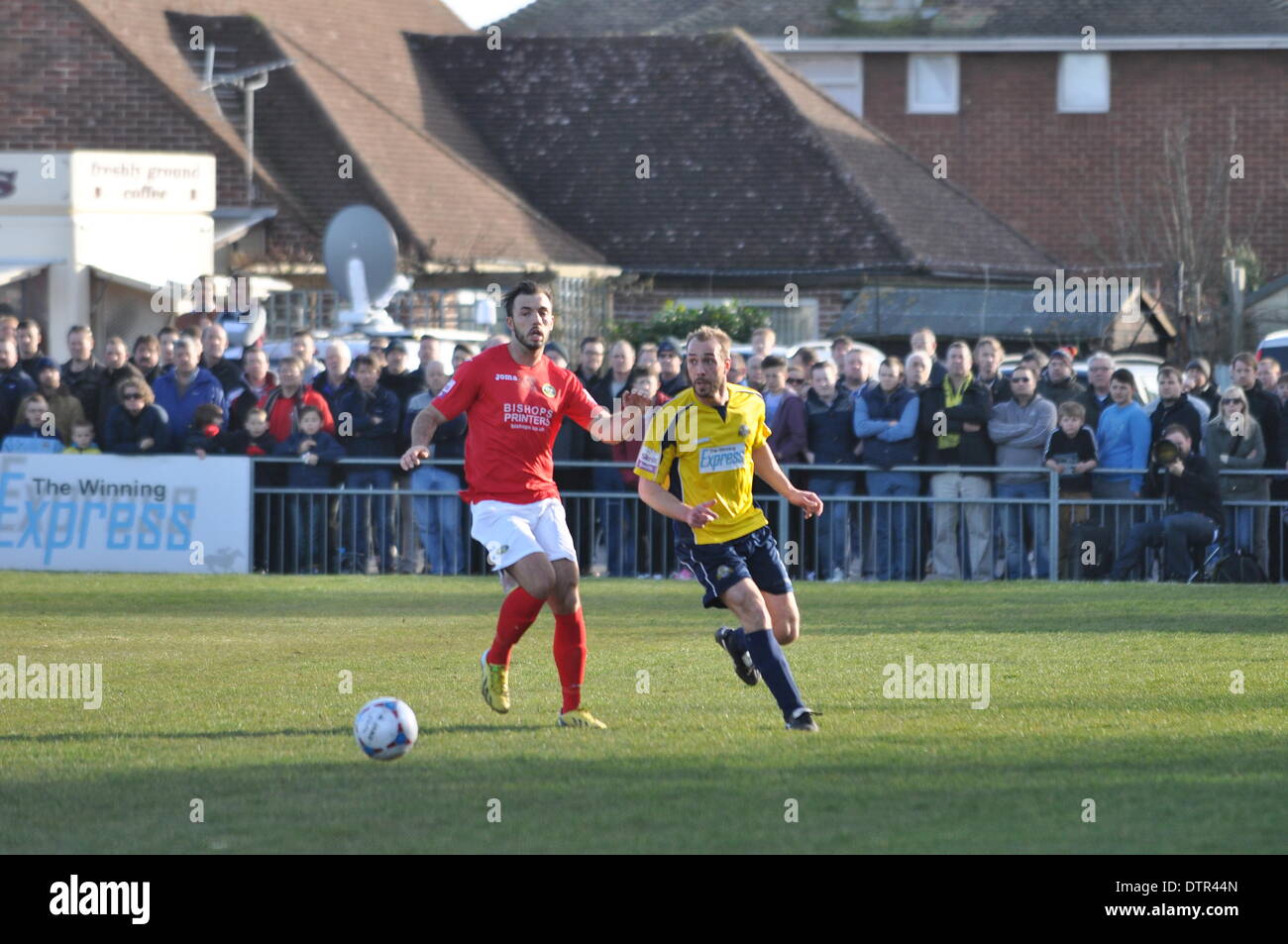 Gosport break out della schiena. Il 22 febbraio, 2014. Gosport Borough v Havant & Waterlooville, Semi Finale, FA Trofeo, 22 febbraio 2014 (c) Paolo Gordon, Alamy Live News Foto Stock