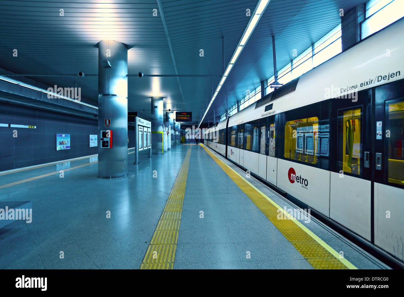 In treno stazione aeroporto di Valencia. Foto Stock