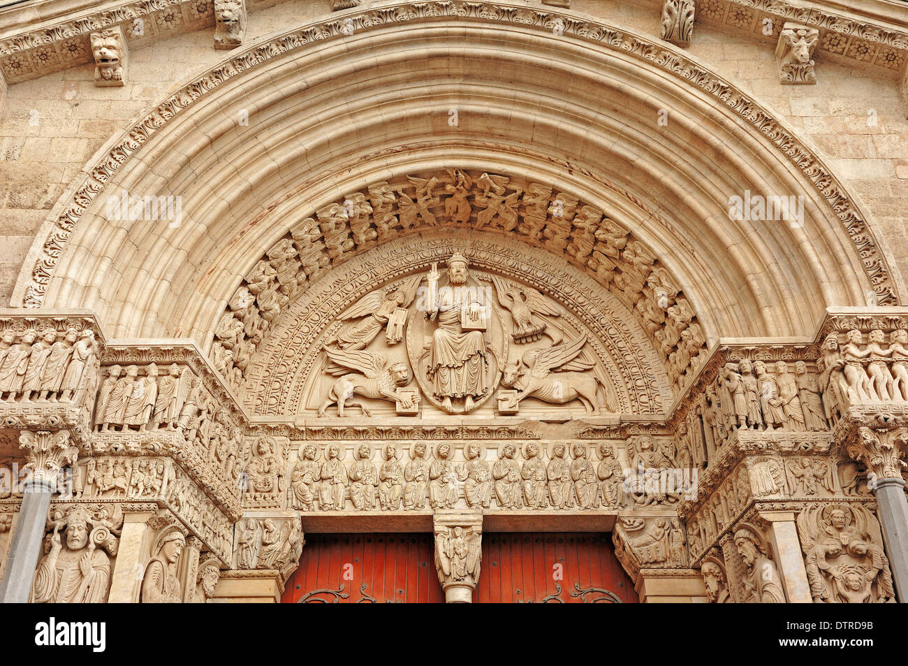 Portale della Cattedrale di Saint Trophime, Arles, Bouches-du-Rhone, Provence-Alpes-Côte d'Azur, in Francia meridionale Foto Stock
