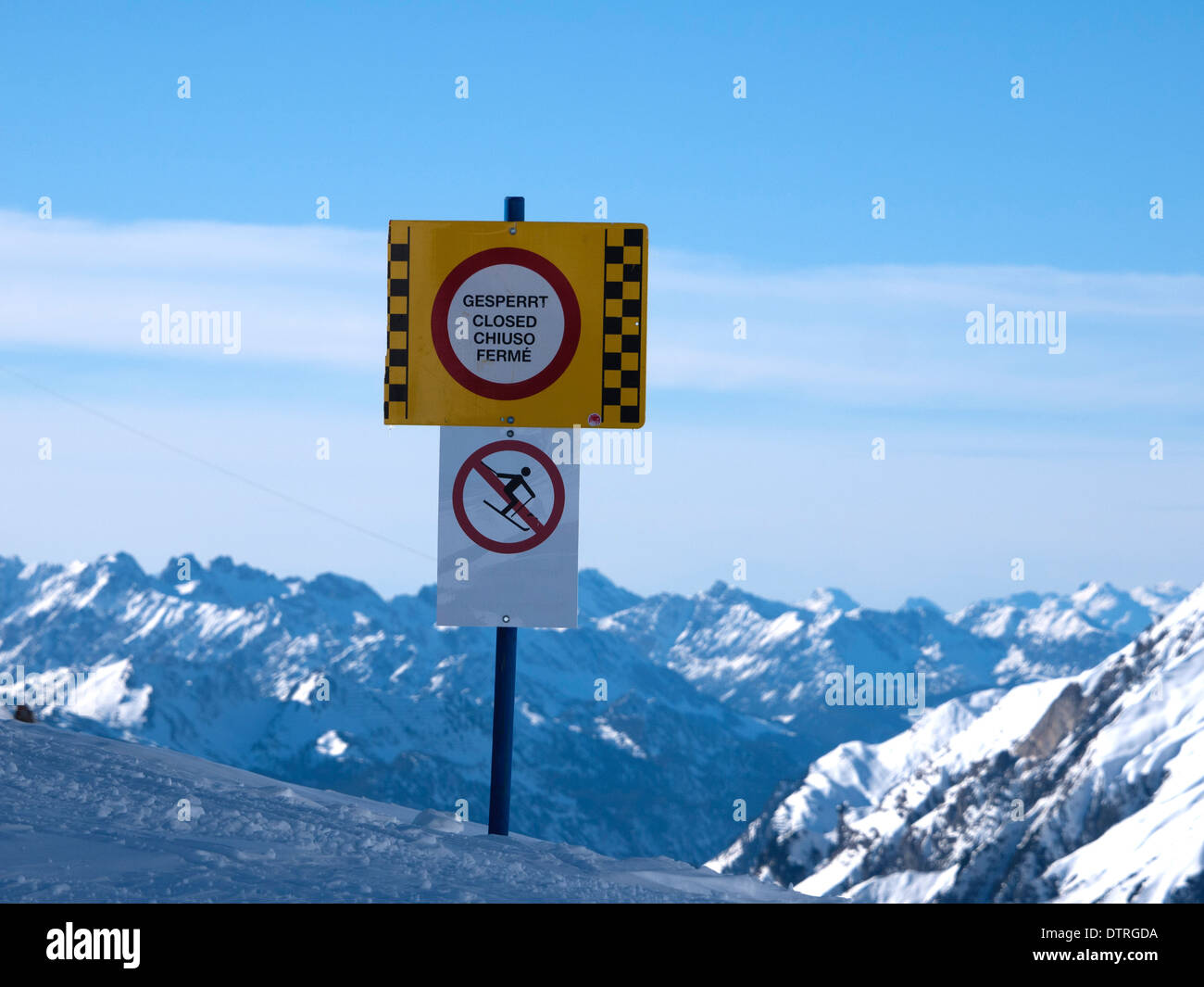 Pista chiusa nel segno della austrian ski resort di St Anton Foto Stock