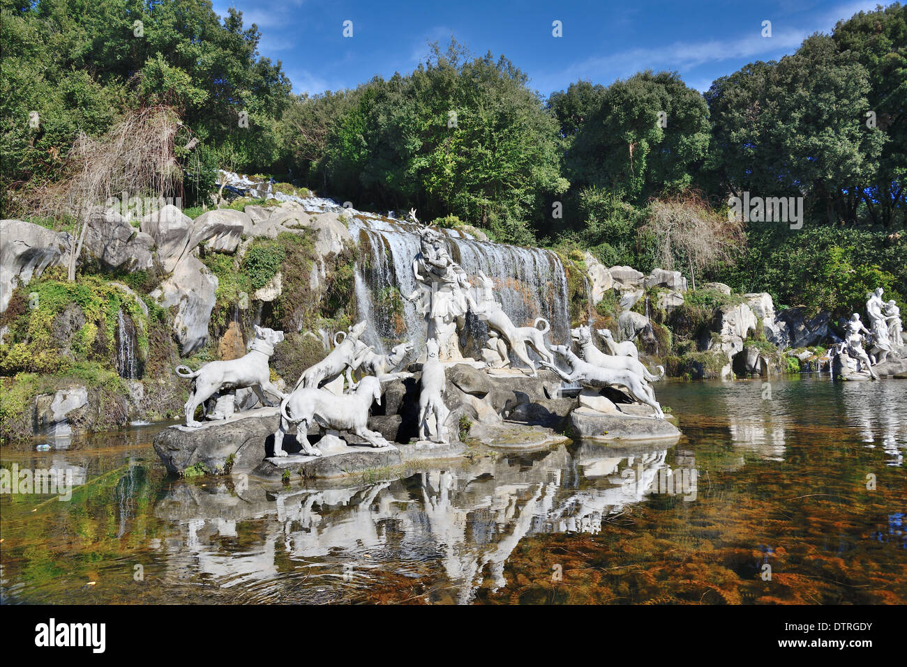 Atteone e Diana's fontane cascate giardini d'acqua del Palazzo Reale di Caserta, Italia Foto Stock