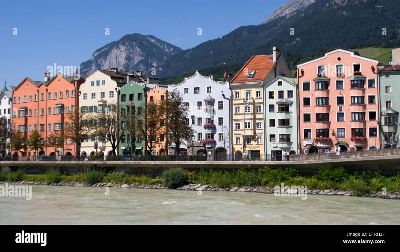 Riverside colorate case di Innsbruck, in Austria. Foto Stock