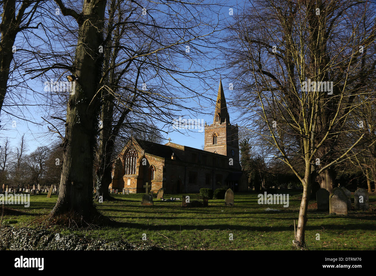 Bugbrooke villaggio chiesa e grave yard Foto Stock