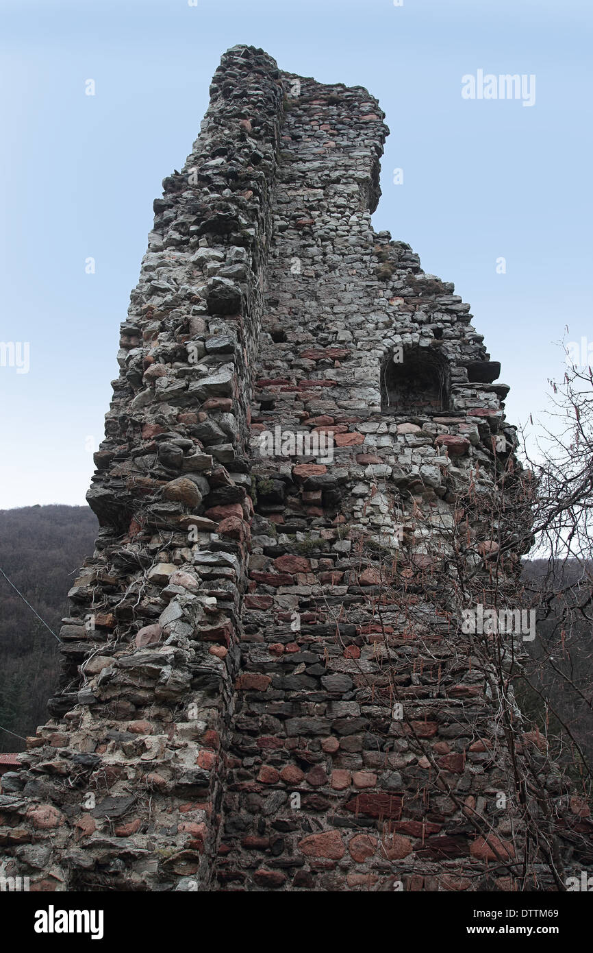 Pezza medievale torre in rovina, Induno Olona, Italia Foto stock - Alamy
