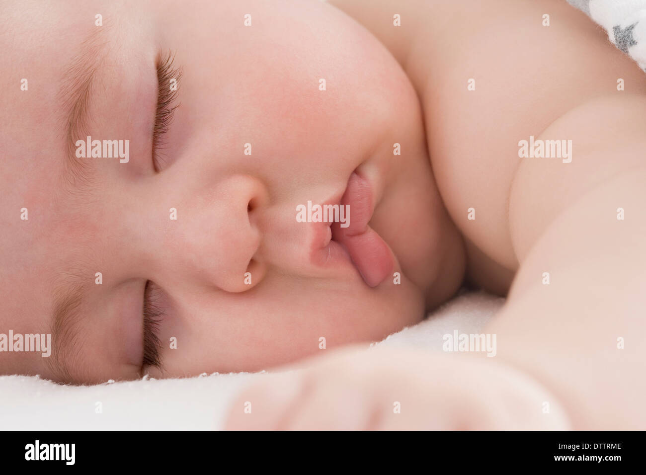 Close up di ispanici baby boy di sonno del viso Foto Stock