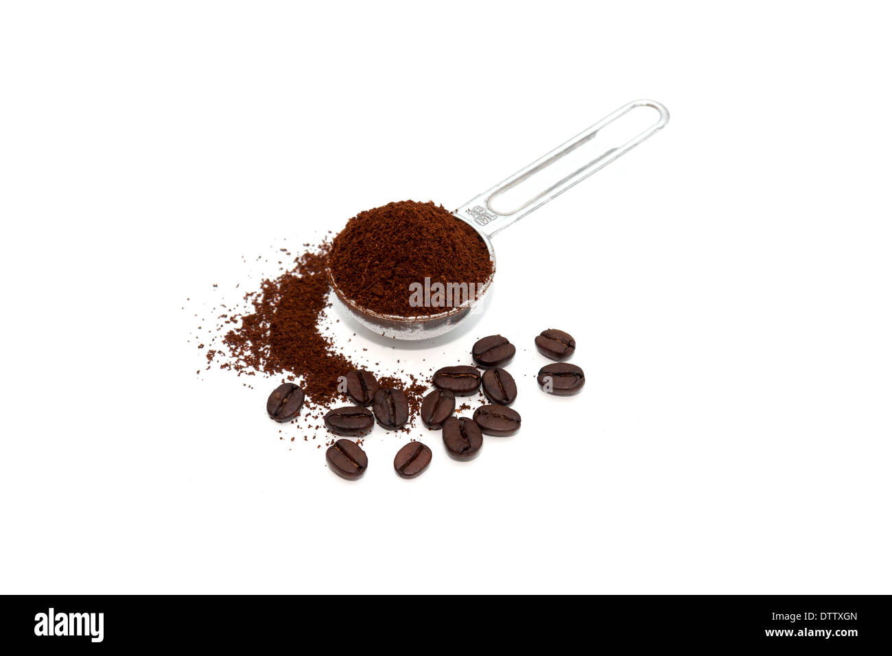 I chicchi di caffè e caffè con messa a terra Foto Stock