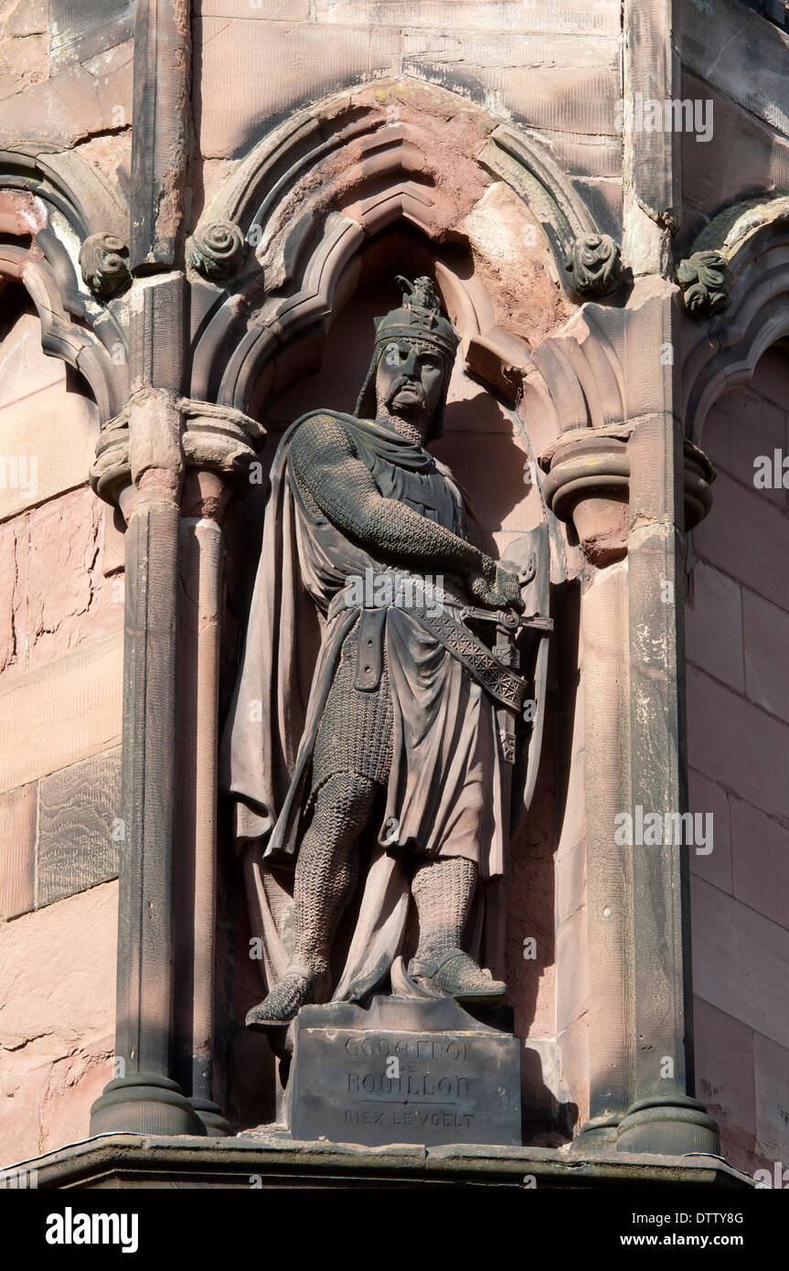 Godefroi de Bouillon statua sul lato sud di Lichfield Cathedral, Staffordshire, England, Regno Unito Foto Stock