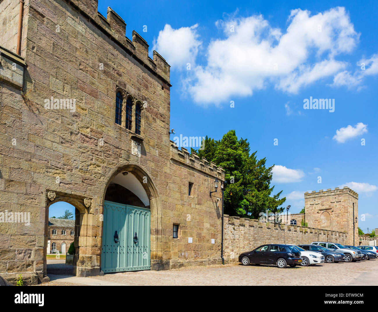 Ingresso al castello di Ripley, una maestosa casa in Ripley, North Yorkshire, Inghilterra, Regno Unito Foto Stock