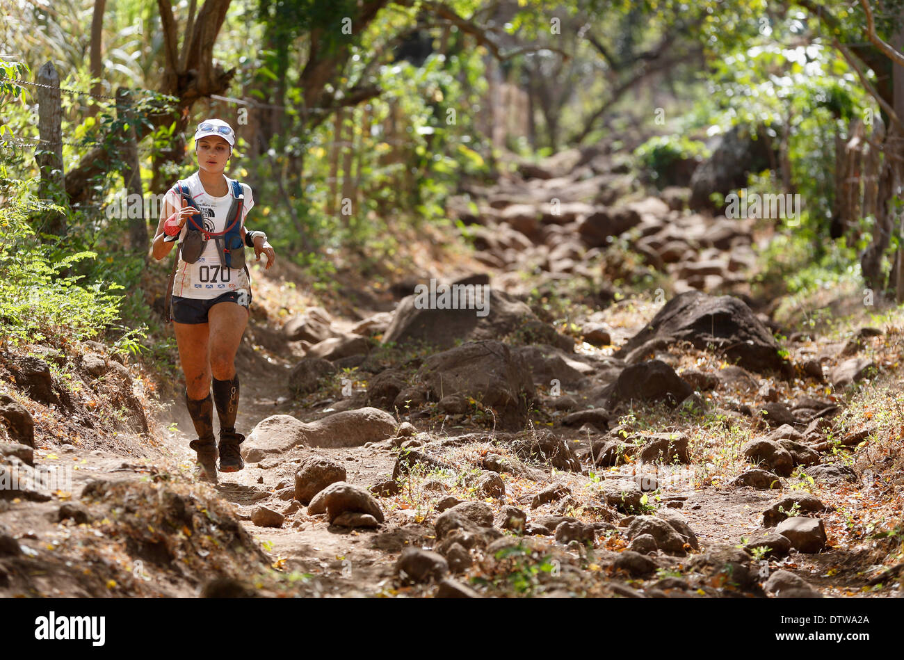 Gli sport estremi delle guide di scorrimento nel 25k 'fuego y Agua' gara su isola di Ometepe Nicaragua Foto Stock