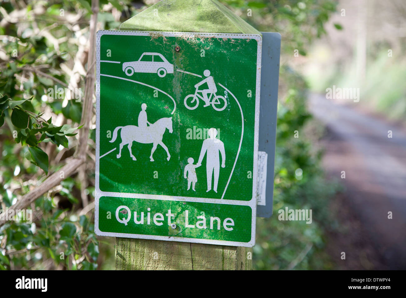 Segno di una stradina tranquilla un esempio di gestione della campagna, Charlcombe, Near Bath, North East Somerset, Inghilterra Foto Stock