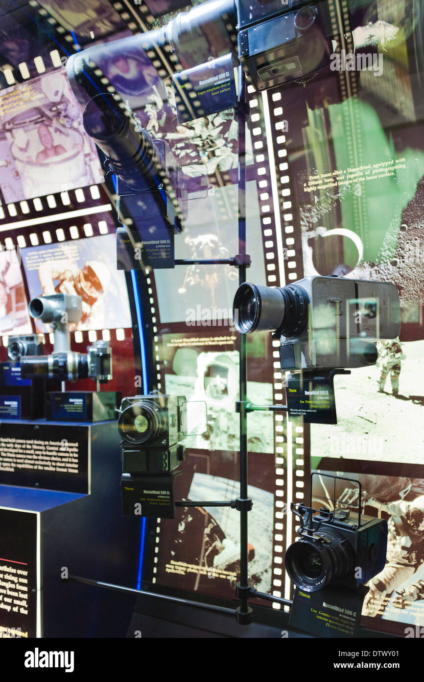 Stati Uniti d'America, Kansas, Hutchinson, Kansas Cosmosphere e Space Center presentano degli apparecchi Hasselblad utilizzati nello spazio da noi gli astronauti Foto Stock