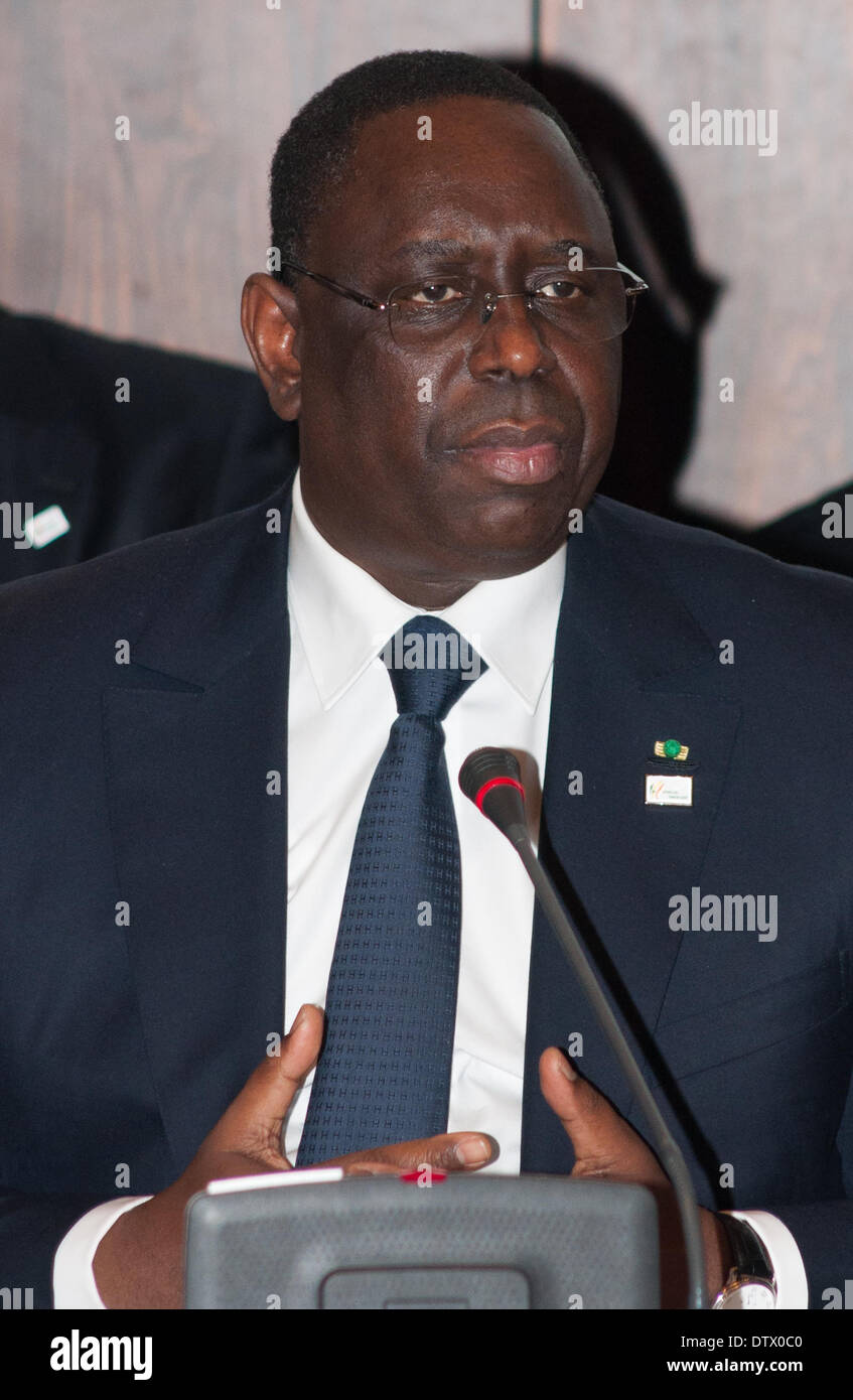 Parigi, Francia. Il 24 febbraio 2014. Francia, Parigi, Banca mondiale Parigi Ufficio, il Presidente della Repubblica del Senegal, Macky Sall, tiene una conferenza stampa Credito: Laurent Poinet/Alamy Live News Foto Stock