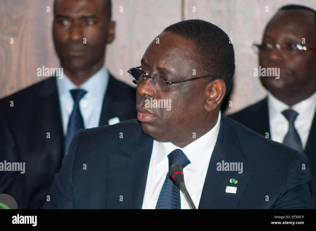 Parigi, Francia. Il 24 febbraio 2014. Francia, Parigi, Banca mondiale Parigi Ufficio, il Presidente della Repubblica del Senegal, Macky Sall, tiene una conferenza stampa Credito: Laurent Poinet/Alamy Live News Foto Stock