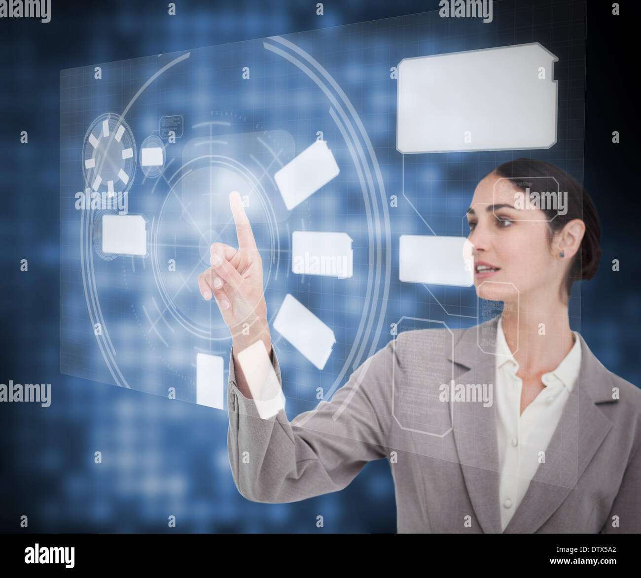 Businesswomans puntare il dito sullo schermo a sfioramento Foto Stock