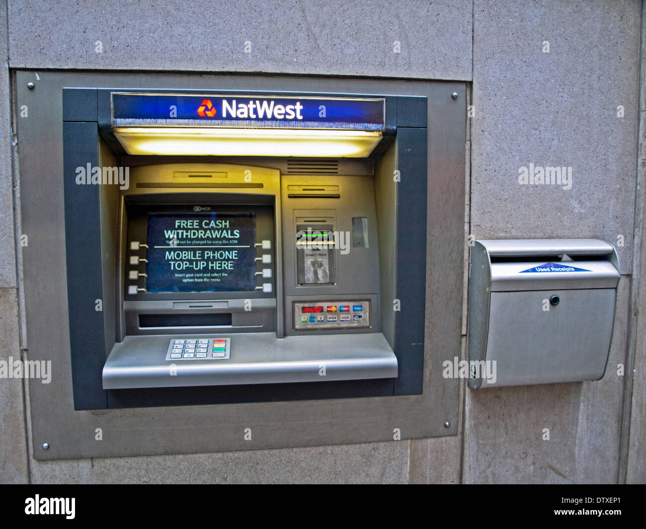 Natwest bancomat nella City di Londra, London, England, Regno Unito Foto Stock