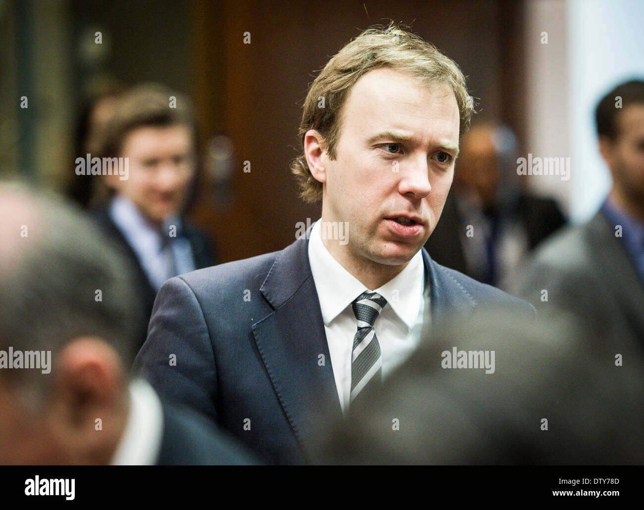 Bruxelles, Belgio. Il 24 febbraio 2014. British il ministro di Stato per le competenze e la Enterprise Matthew Hancock prima della gioventù e il Consiglio Istruzione a livello di UE con sede a Bruxelles, in Belgio, il 24.02.2014 da Wiktor Dabkowski Credito: dpa picture alliance/Alamy Live News Foto Stock