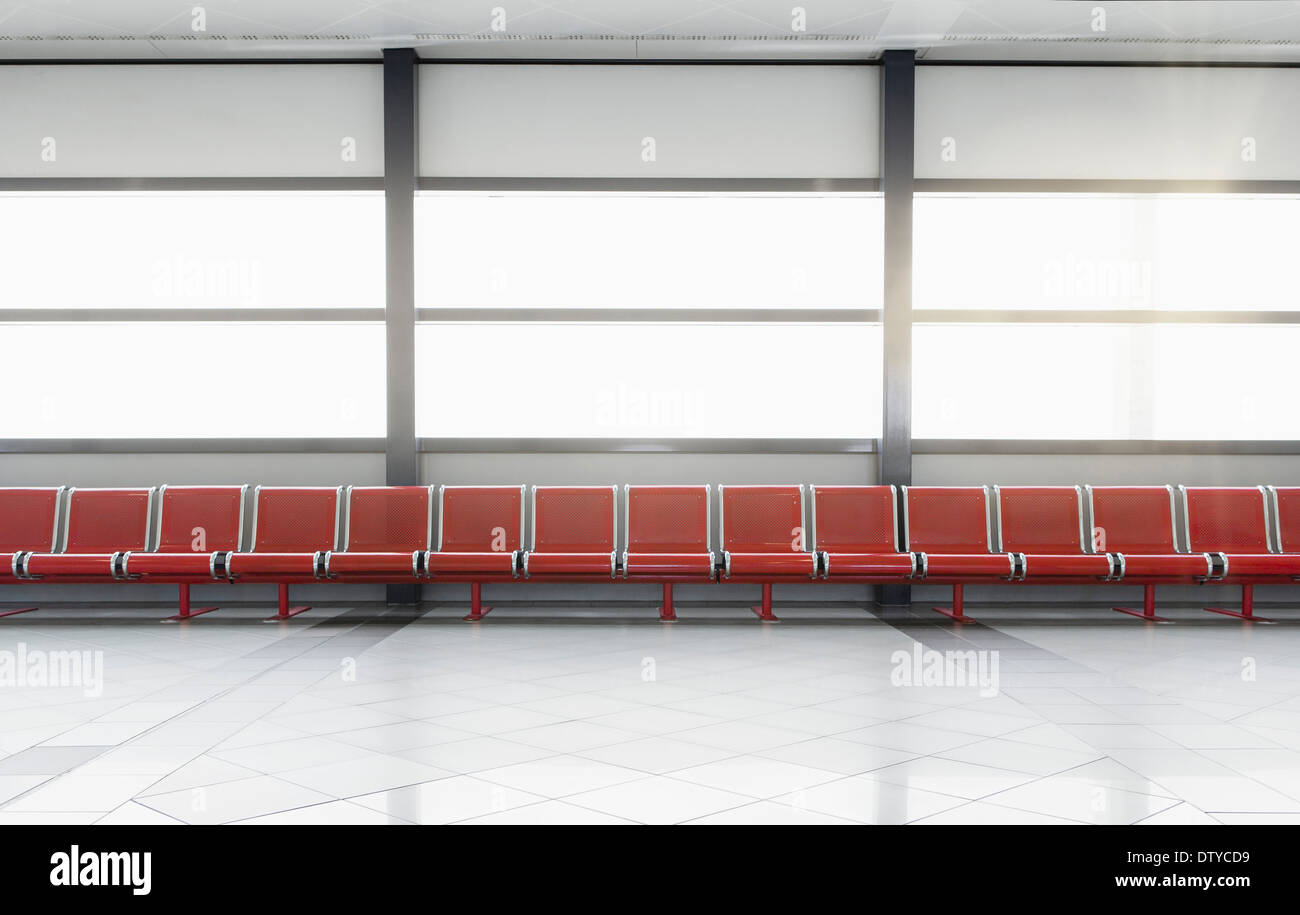I posti vuoti nella lobby di airport Foto Stock