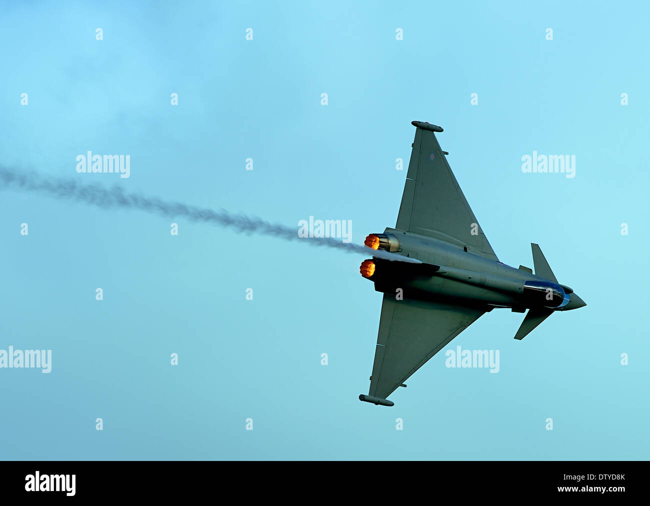RAF Eurofighter Typhoon FGR4 jet volare a Duxford Air show UK 2013 Foto Stock
