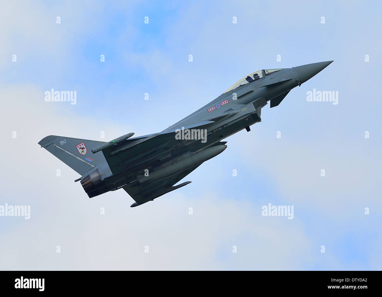 RAF Eurofighter Typhoon FGR4 jet volare a Duxford Air show UK 2013 Foto Stock