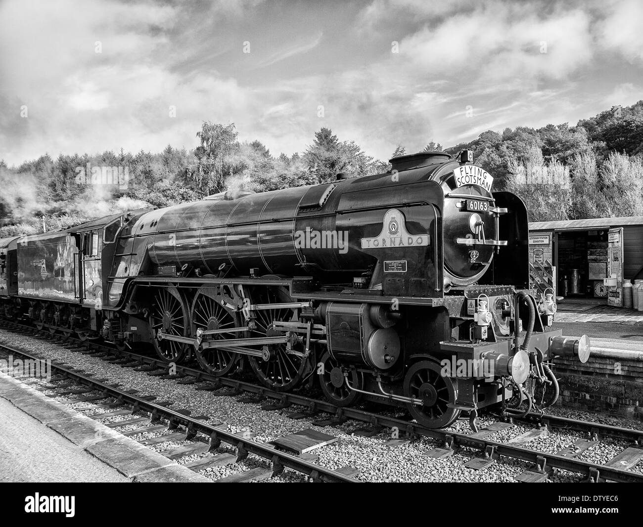 Il Tornado treno a vapore nella stazione Levisham Foto Stock
