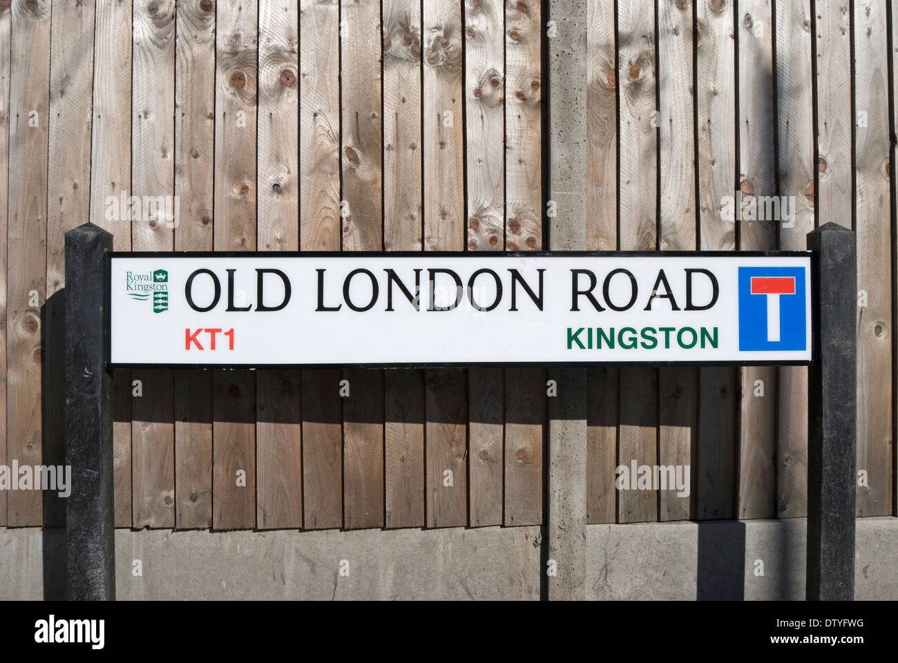 Il nome della strada segno per Old London Road, Kingston upon Thames Surrey, Inghilterra Foto Stock