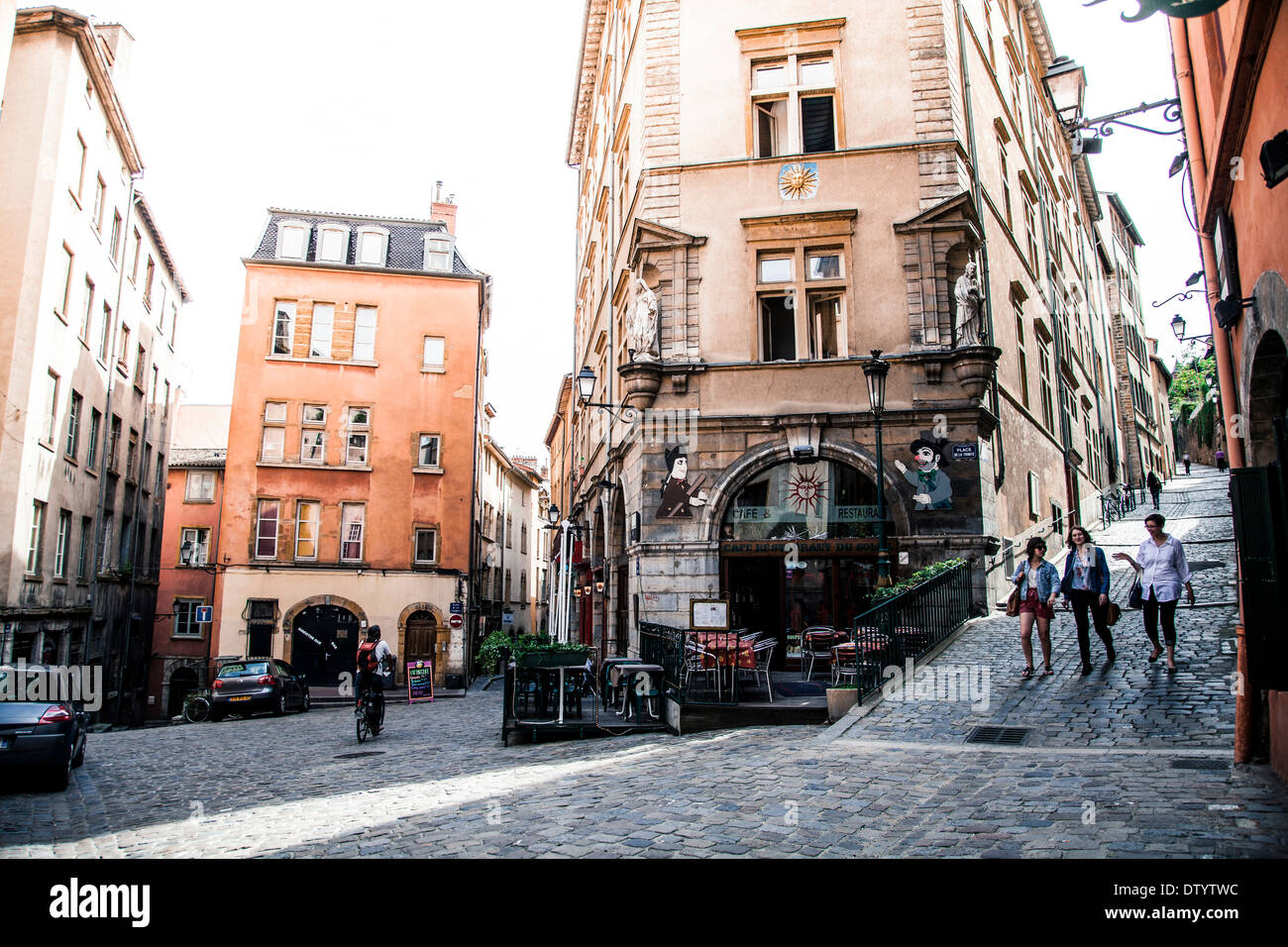 Angolo di strada, Vieux Lyon, Sito Patrimonio Mondiale dell'UNESCO, Lione, Rhône-Alpes, in Francia Foto Stock