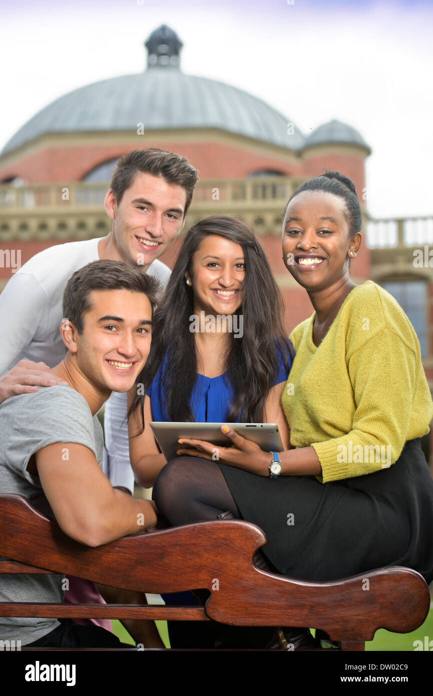 Studenti presso l Università di Birmingham, Regno Unito Foto Stock