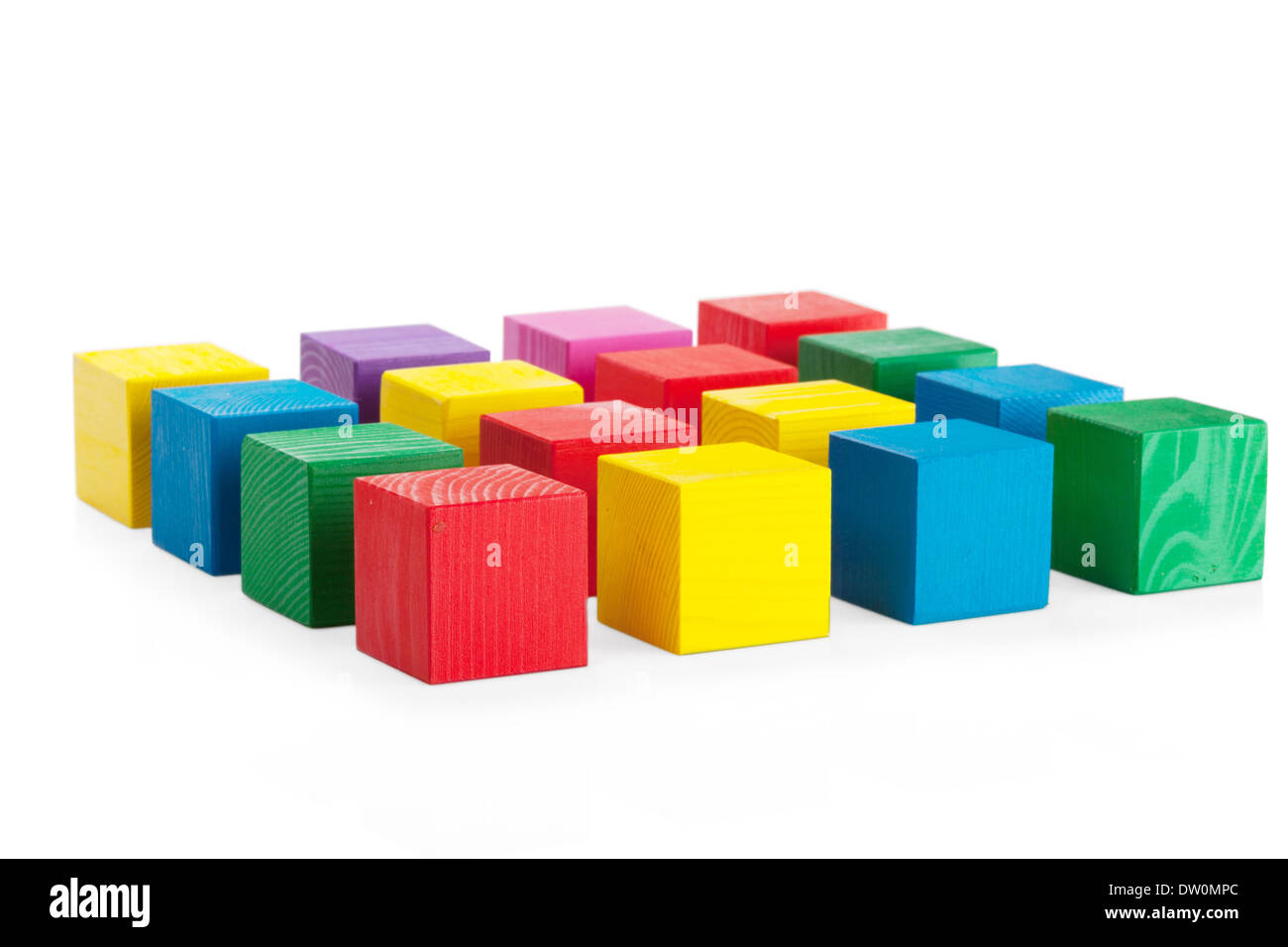 4*4 quadrato del giocattolo di legno di cubetti isolati su sfondo bianco Foto Stock