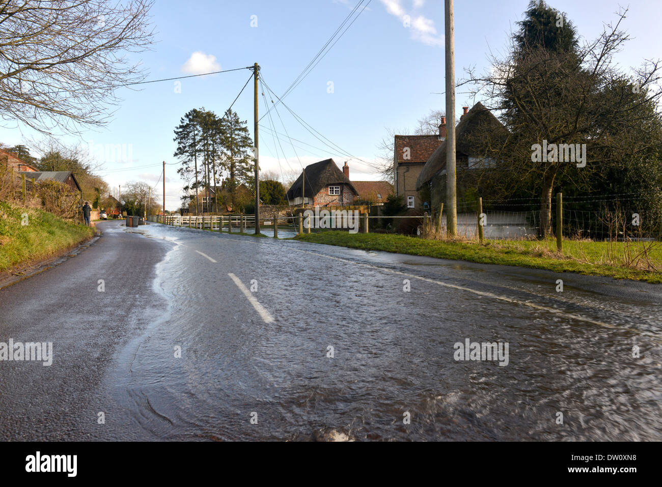 Inondazioni in Hampshire villaggio di Hurstbourne Tarrant, inverno 2014 Foto Stock