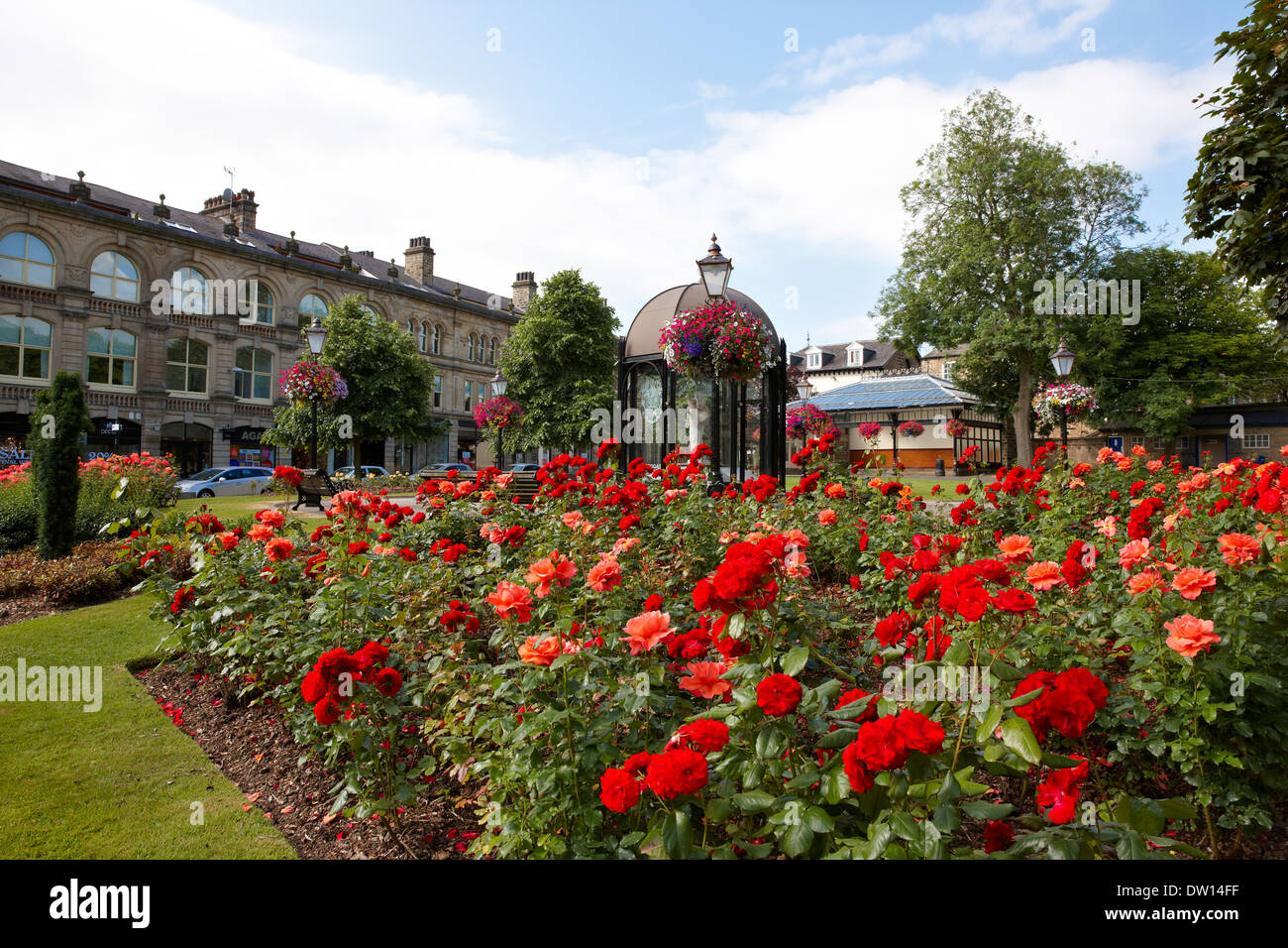 Crescent Gardens, Harrogate - contenente il padiglione del Festival Foto Stock