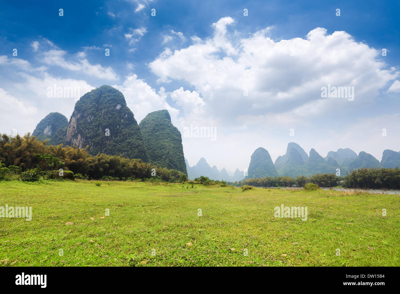 Guilin paesaggio sotto il cielo Foto Stock