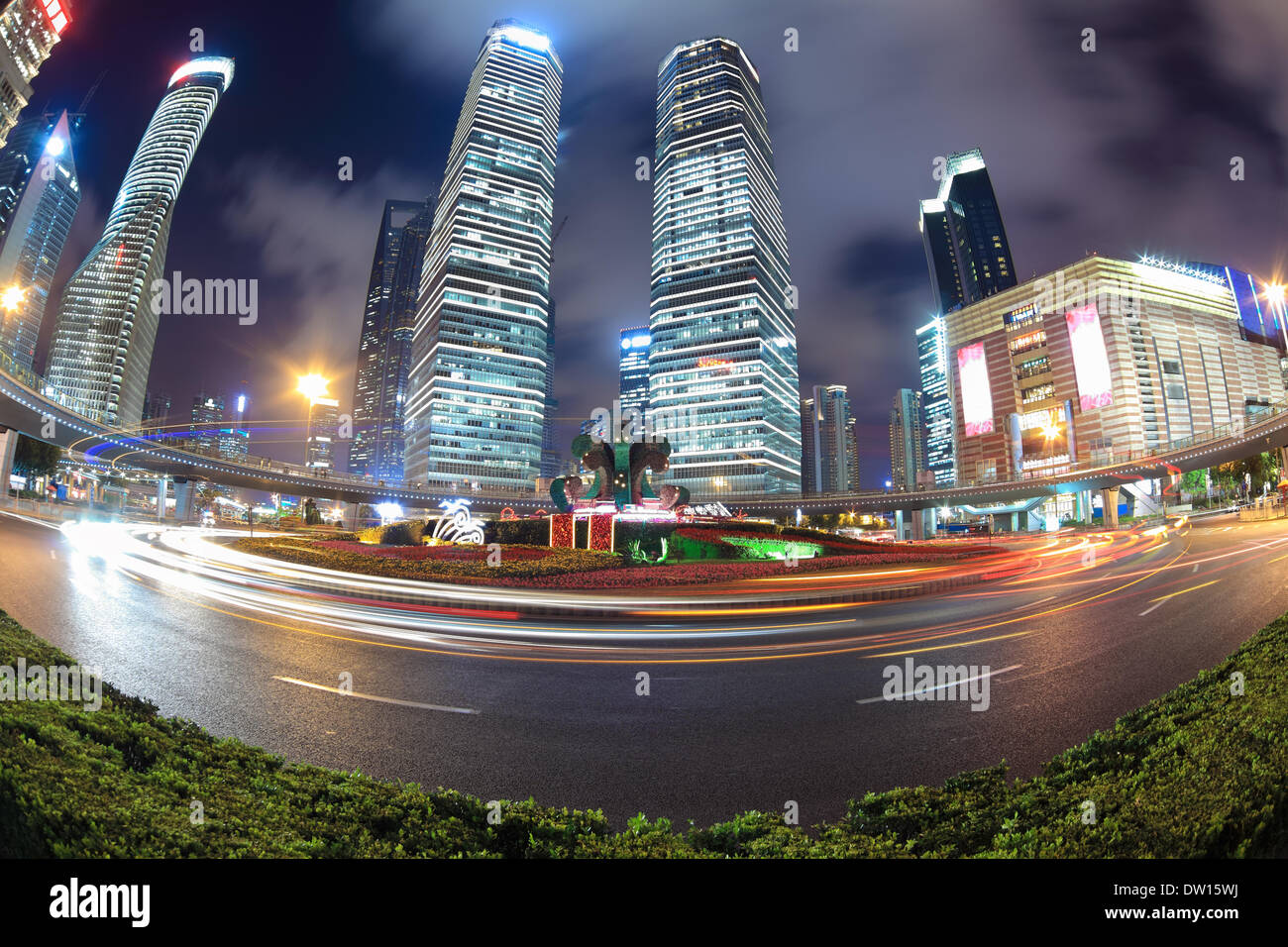 Scena notturna di Shanghai con fish-eye Foto Stock