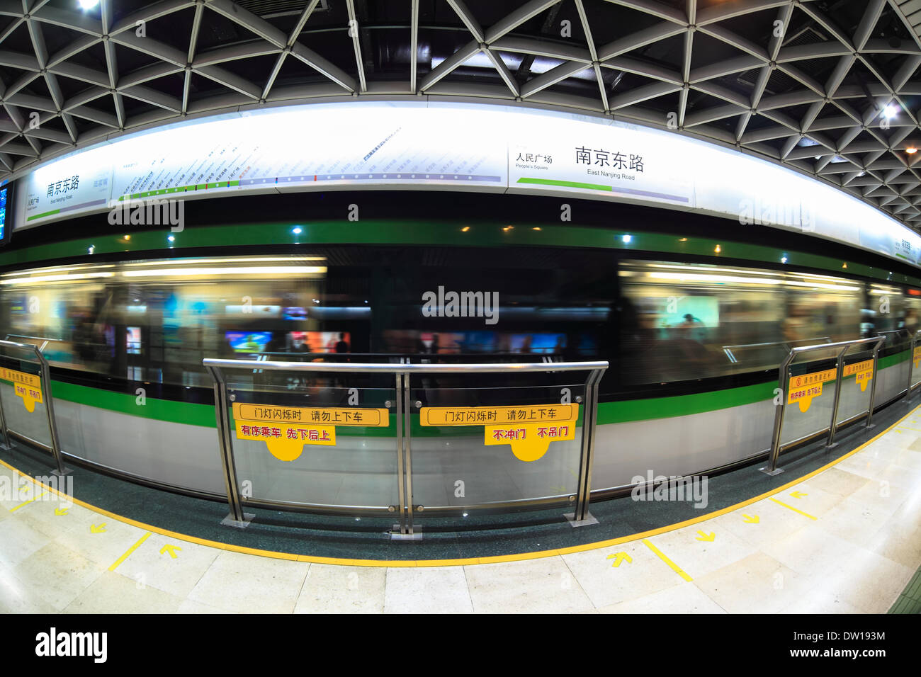 Shanghai stazione della metropolitana da fish-eye Foto Stock