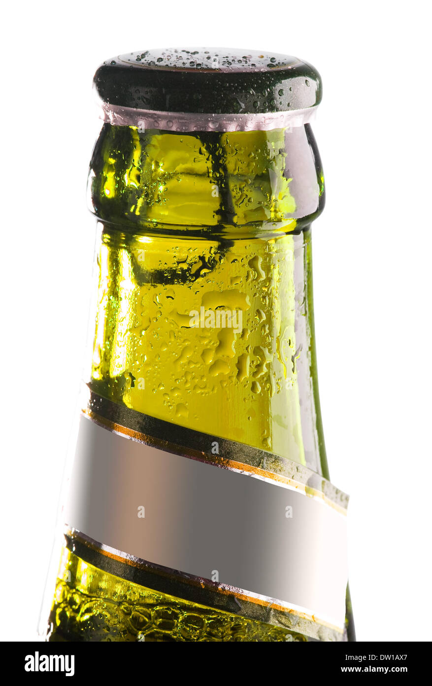 Giallo bottiglia di birra con gocce d'acqua Foto stock - Alamy