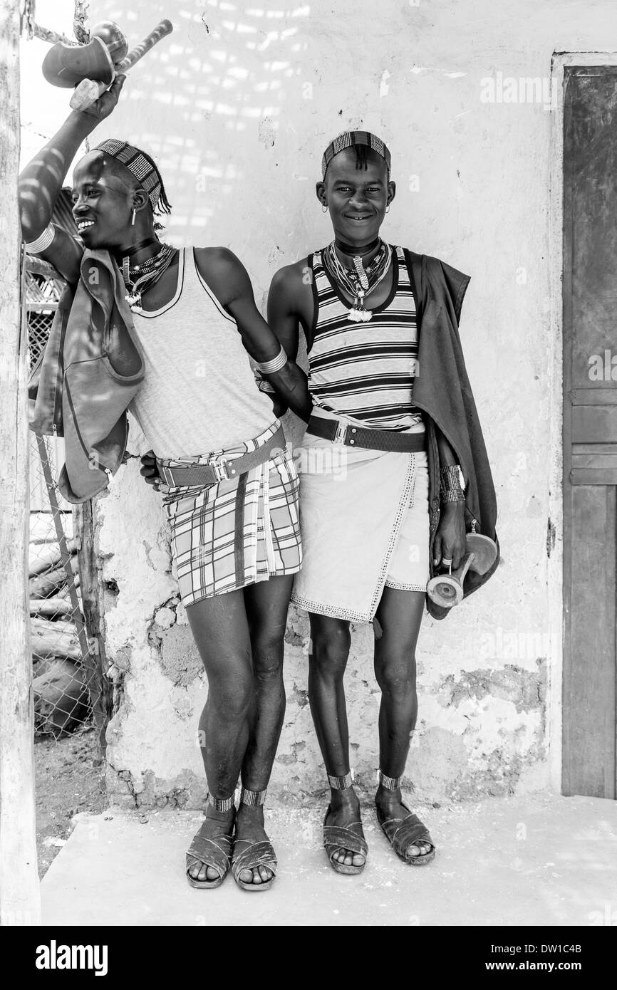 Giovani dalle tribù Hamer, Dimeka, Valle dell'Omo, Etiopia Foto Stock