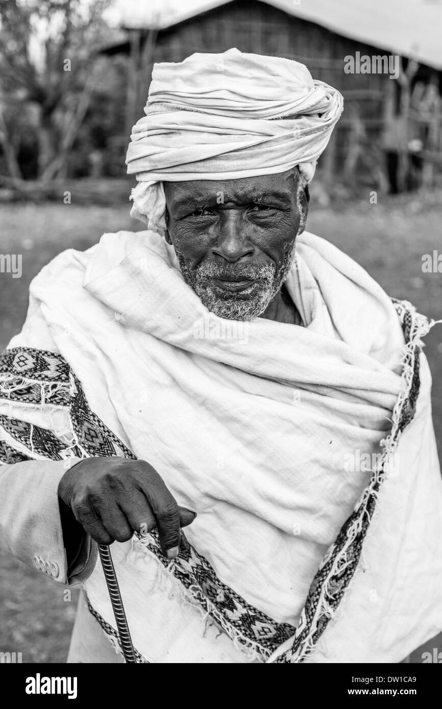 Ritratto di un uomo anziano, Fasha Mercato, Regione Konso, Etiopia Foto Stock