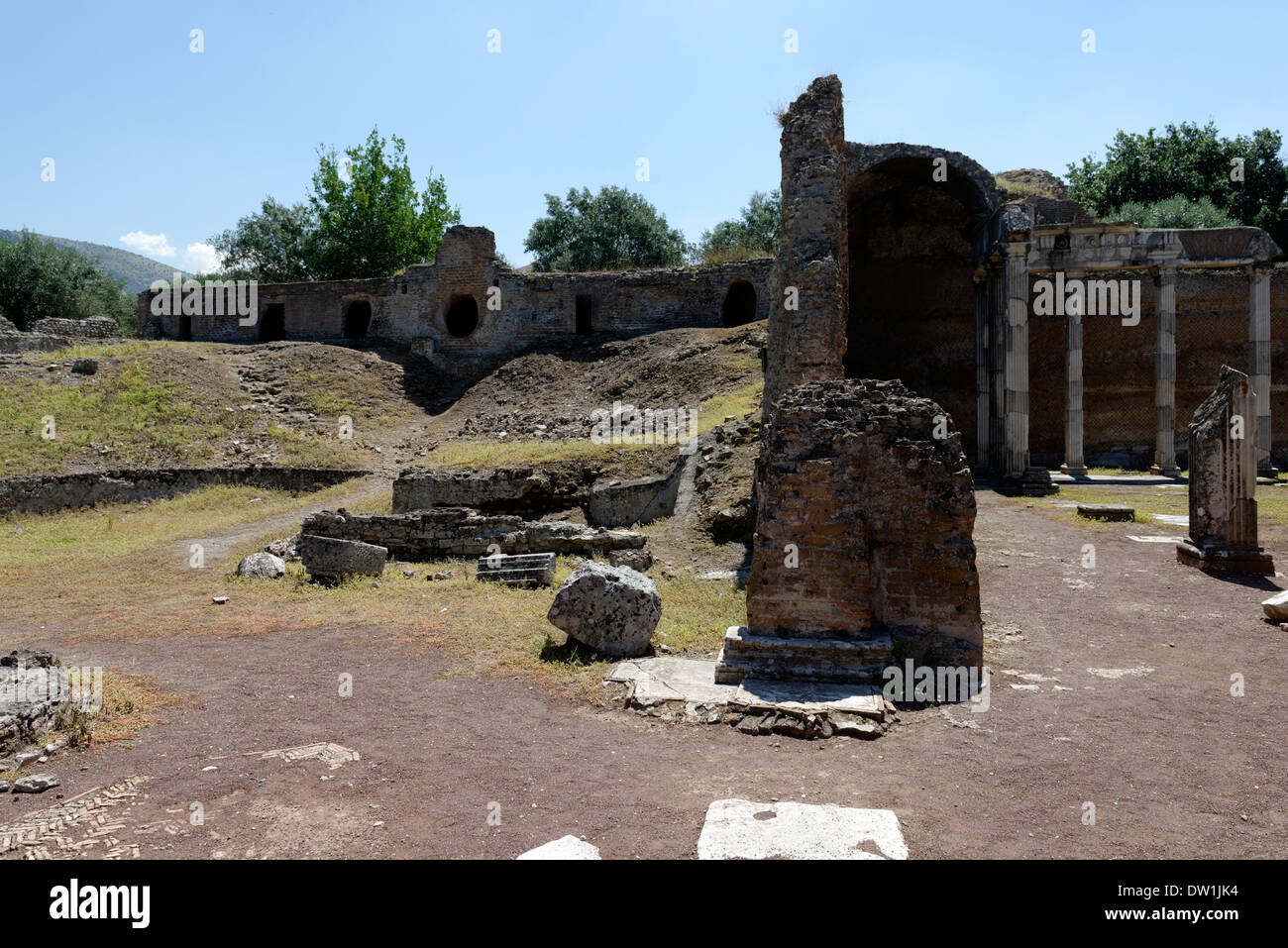 Palazzo Imperiale Ninfeo semicircolare con scala di acqua Villa Adriana di Tivoli Italia villa Adriana privato estivo Foto Stock